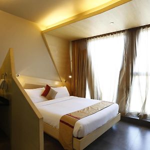 Deluxe Double or Twin Room Airport Transfers